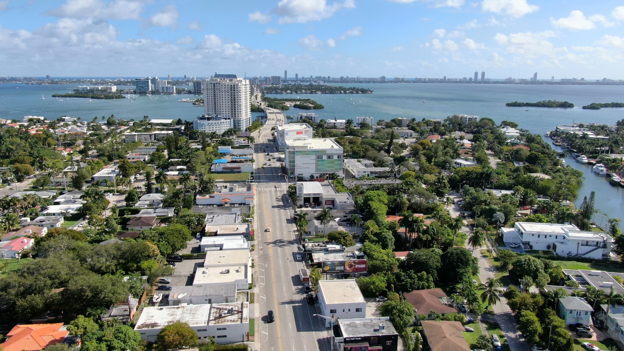 901 NE 79th St, Miami, FL à louer Photo intérieure– Image 1 sur 6