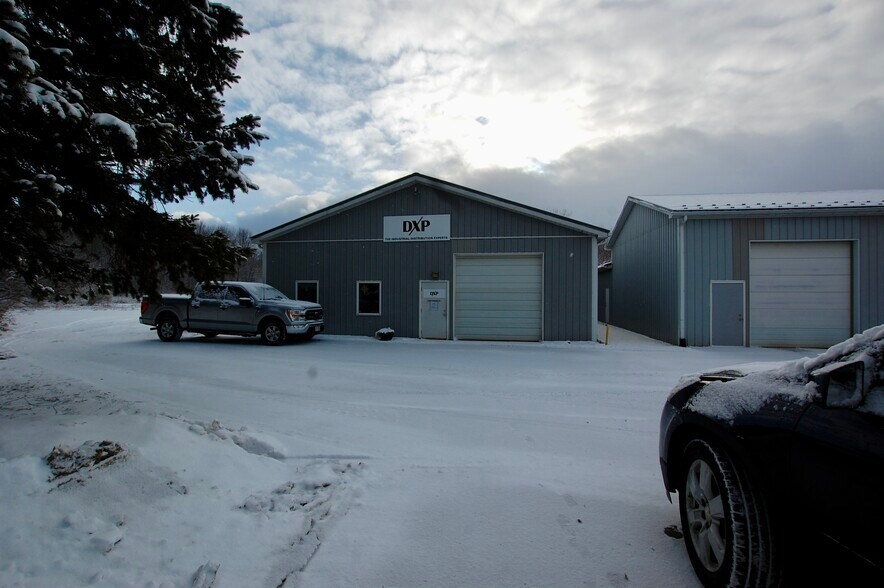 35 Anderson Ave, Falconer, NY à vendre - Photo principale – Image 1 sur 31