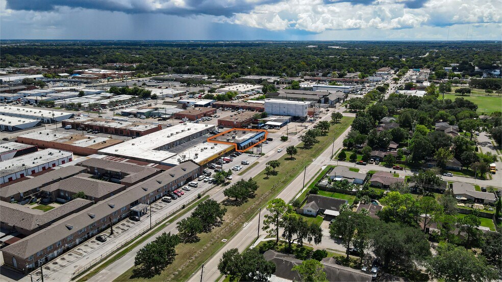 7333 Hillcroft Ave, Houston, TX à vendre - Photo de l’immeuble – Image 2 sur 12