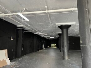 350 N Ogden Ave, Chicago, IL à louer Photo intérieure– Image 2 sur 2