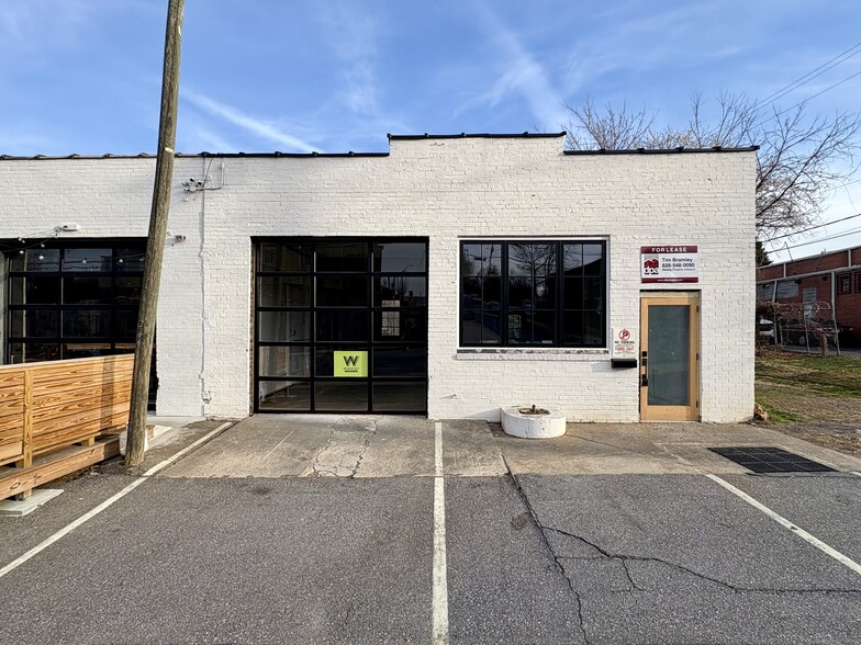 244 Short Coxe Ave, Asheville, NC à louer - Photo de l’immeuble – Image 2 sur 10