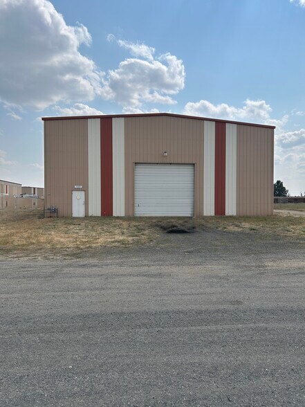 11319 W Jake Ln, Airway Heights, WA à louer - Photo de l’immeuble – Image 1 sur 11