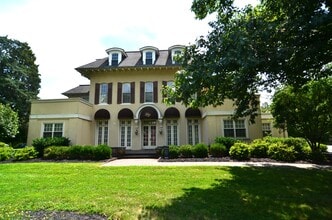 24 Mine St, Flemington, NJ à louer Photo de l’immeuble– Image 1 sur 7