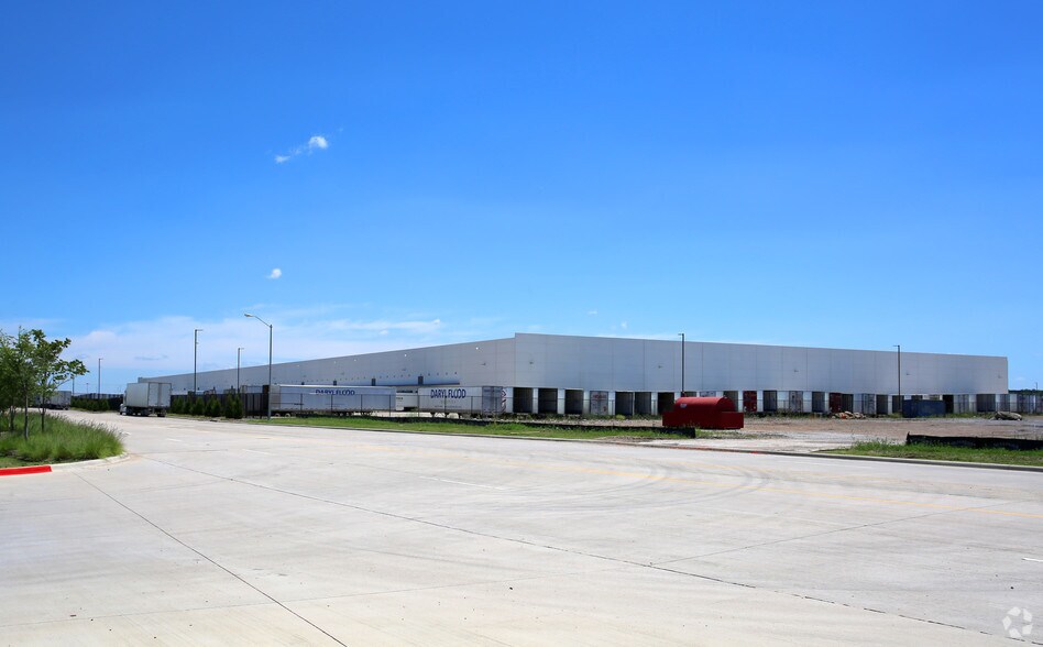 720 Commerce Park Dr, Grand Prairie, TX à louer - Photo de l’immeuble – Image 2 sur 2