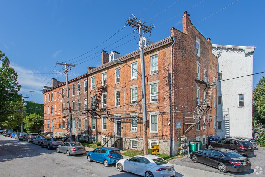 20 Saint Louis Pl, Buffalo, NY à vendre - Photo principale – Image 1 sur 19