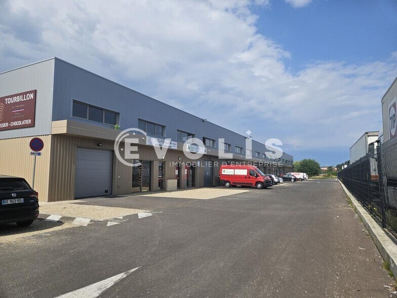 Local d'activités dans Marolles En Hurepoix à vendre - Photo de l’immeuble – Image 1 sur 11