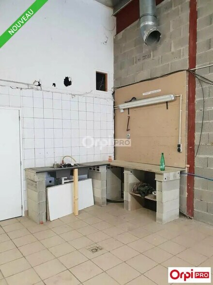 Local d’activités dans Romans-sur-Isère à louer - Photo de l’immeuble – Image 3 sur 3