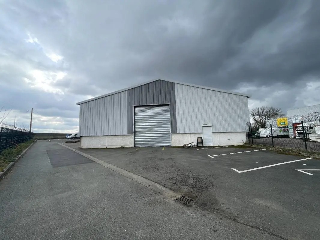 Local d'activités dans Fauville à vendre Photo de l’immeuble– Image 1 sur 4