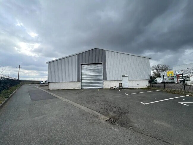 Plus de détails pour Local d’activités à vendre