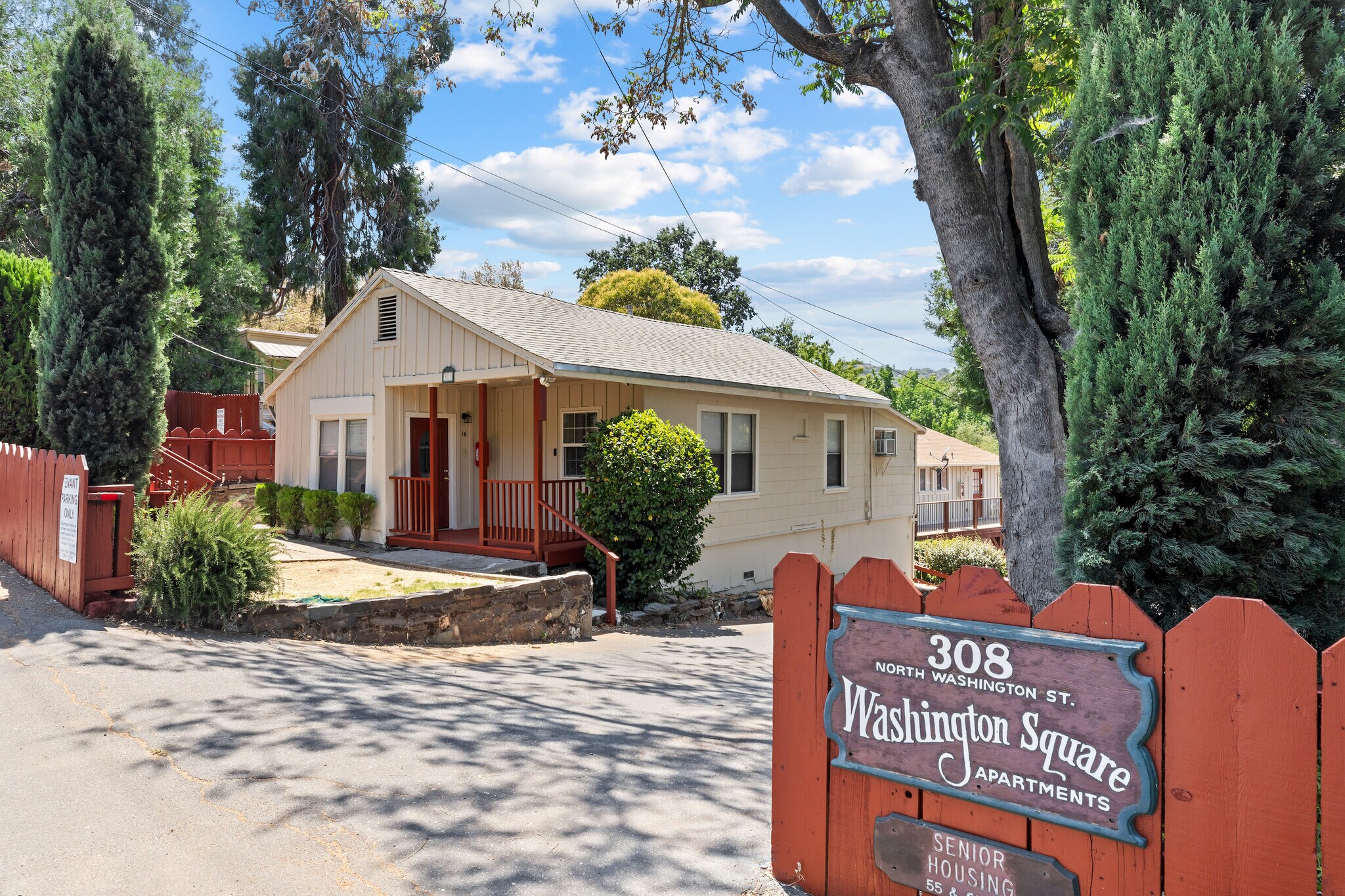 308 N Washington St, Sonora, CA à vendre Photo principale– Image 1 sur 5