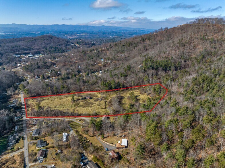 300 Baird Cove Rd, Asheville, NC à vendre - Photo de l’immeuble – Image 2 sur 41