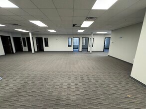 2501 Westown Pky, West Des Moines, IA à louer Photo de l’immeuble– Image 2 sur 13