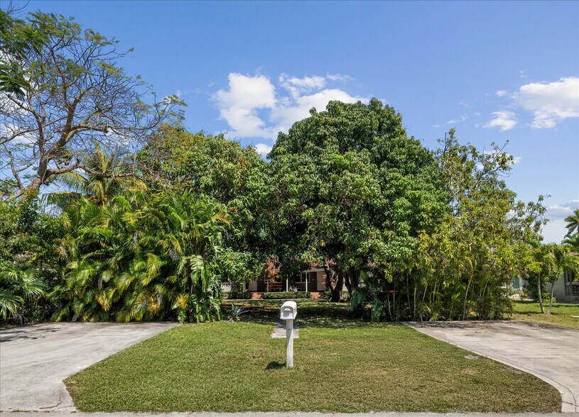 11105 NE 9th Ave, Biscayne Park, FL à vendre - Photo de l’immeuble – Image 3 sur 9