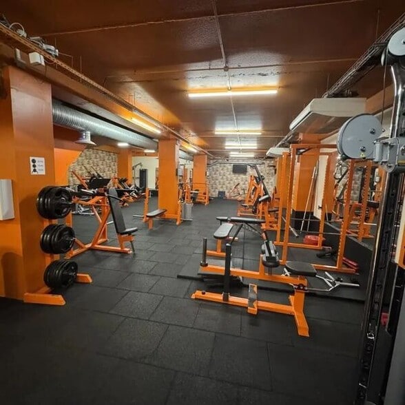 Local commercial dans Suresnes à vendre - Photo de l’immeuble – Image 1 sur 6