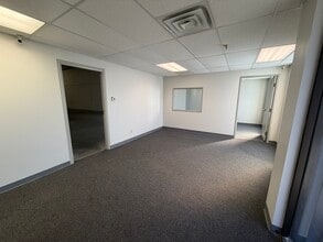 8716-8768 E 33rd St, Indianapolis, IN à louer Photo intérieure– Image 2 sur 5