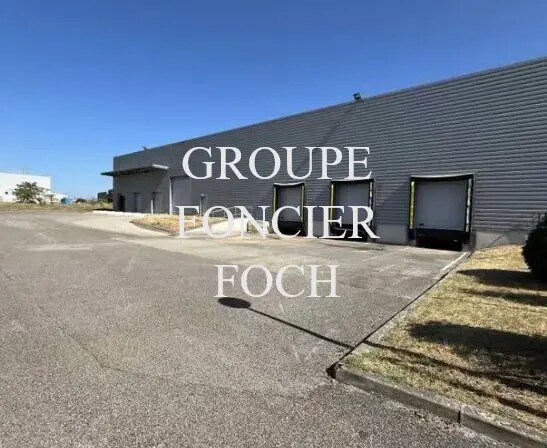 Local d’activités dans Meyzieu à louer - Photo de l’immeuble – Image 3 sur 6