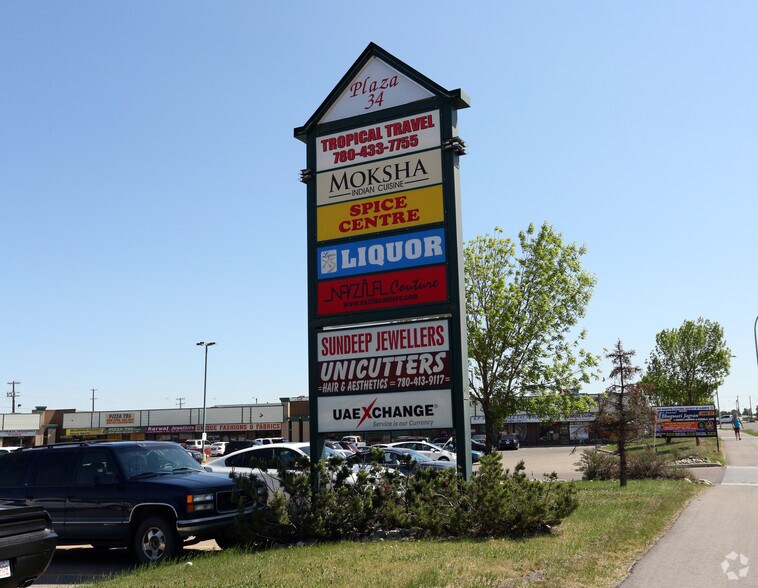 9258 34 Av NW, Edmonton, AB à louer - Photo de l’immeuble – Image 2 sur 3