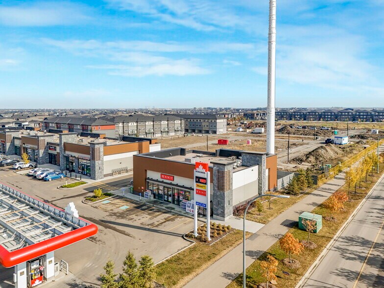 8091 Kiriak Link SW, Edmonton, AB à louer - Photo de l’immeuble – Image 2 sur 22