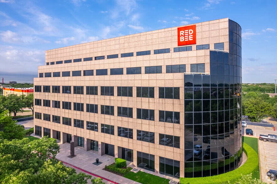 1901 N State Highway 360, Grand Prairie, TX à louer - Photo principale – Image 1 sur 10