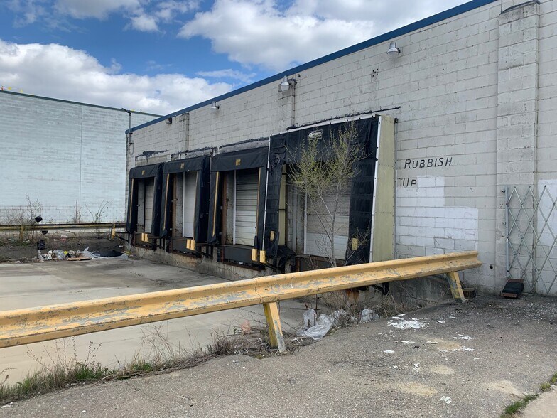 2010 N Dort Hwy, Flint, MI à louer - Photo de l’immeuble – Image 3 sur 3