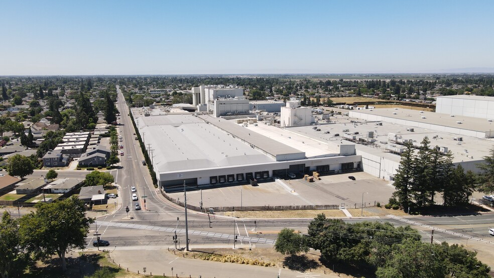 2000 W Turner Rd, Lodi, CA à louer - Photo de l’immeuble – Image 2 sur 11