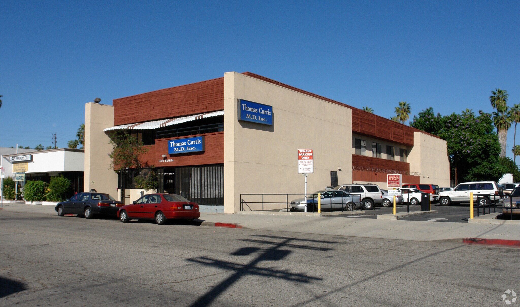 14531 Hamlin St, Van Nuys, CA à louer Photo principale– Image 1 sur 9