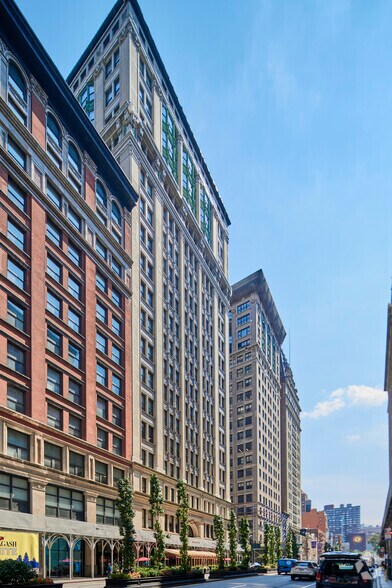 225 Park Ave S, New York, NY à louer - Photo de l’immeuble – Image 2 sur 12