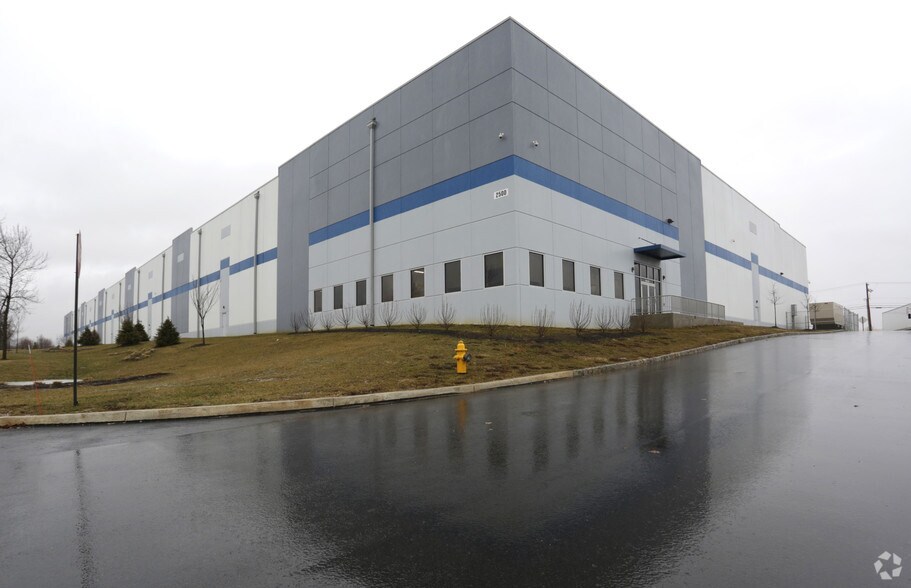 2500 Emrick Blvd, Bethlehem, PA à louer - Photo principale – Image 1 sur 16