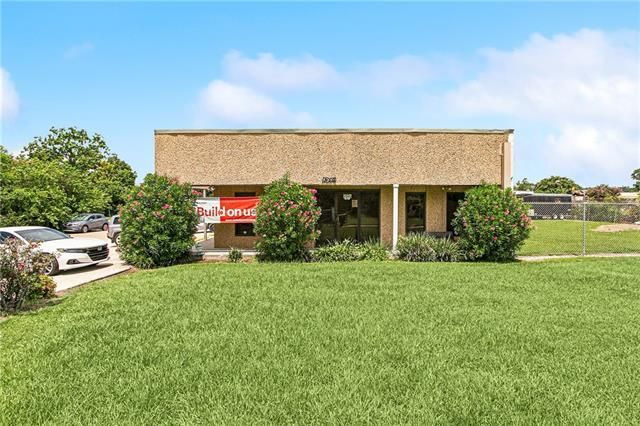 9596 LA-23, Belle Chasse, LA à louer - Photo de l’immeuble – Image 1 sur 17