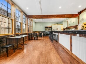 374 Rantoul St, Beverly, MA à louer Photo intérieure– Image 1 sur 9