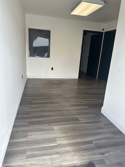 1565 NW 88th Ave, Doral, FL à louer - Hall d’entrée – Image 3 sur 16