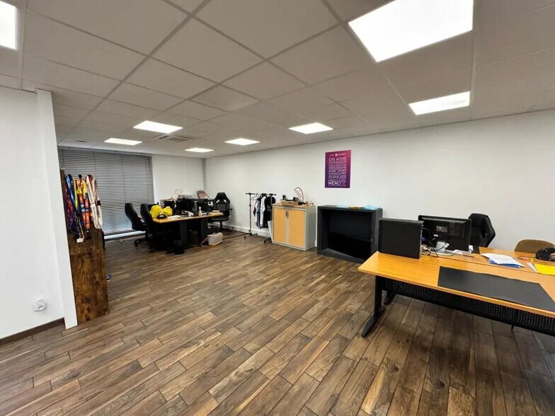 Bureau dans SAINT-OUEN-L'AUMONE à vendre - Photo de l’immeuble – Image 2 sur 6