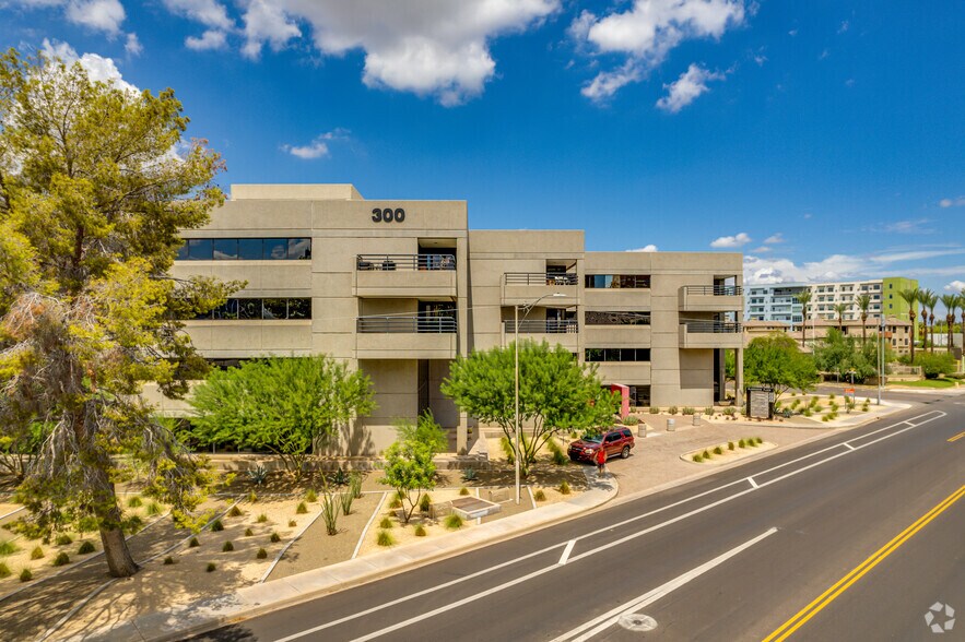 300 W clarendon Ave, Phoenix, AZ à louer - Photo de l’immeuble – Image 2 sur 5