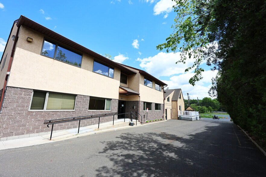812 State Road 206, Princeton, NJ à louer - Photo de l’immeuble – Image 2 sur 8