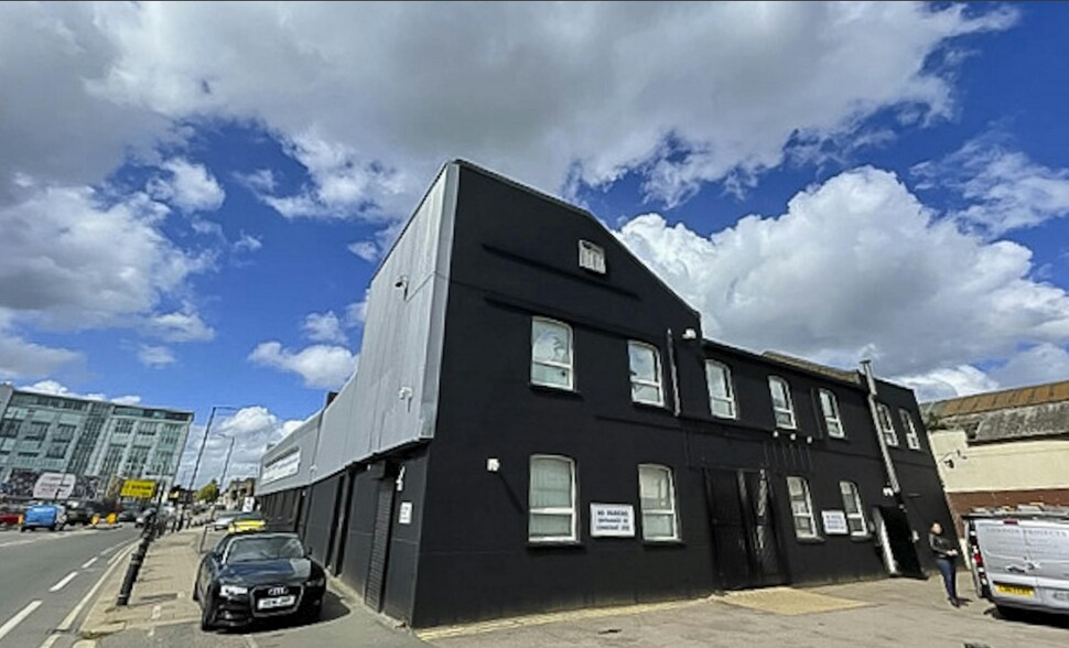 101-113 Scrubs Ln, Londres à louer - Photo de l’immeuble – Image 1 sur 3