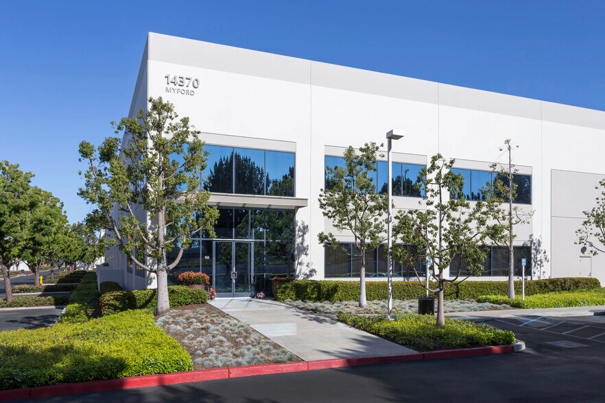 14440 Myford Rd, Irvine, CA à louer - Photo de l’immeuble – Image 2 sur 12