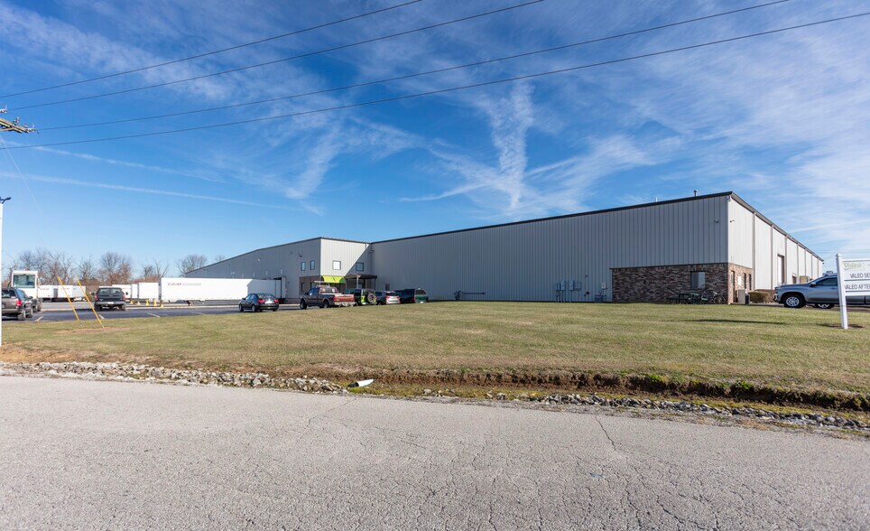 1580 Commerce Park E dr, Greensburg, IN à vendre - Photo de l’immeuble – Image 3 sur 4