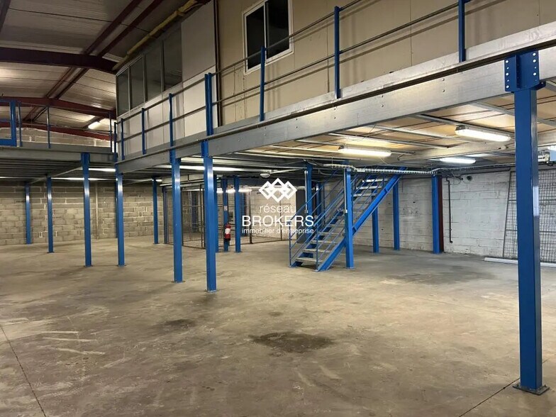 Local d'activités dans Heyrieux à vendre - Photo intérieure – Image 1 sur 19