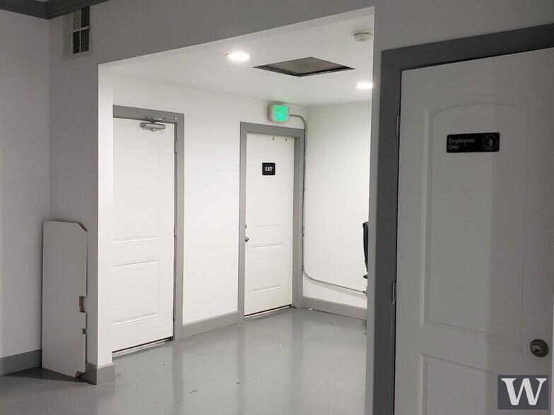 8707 Venice Blvd, Los Angeles, CA à louer - Photo de l’immeuble – Image 2 sur 8