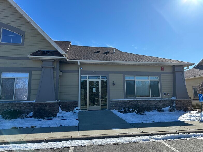 7945 Stone Creek Dr, Chanhassen, MN à vendre - Photo de l’immeuble – Image 2 sur 31
