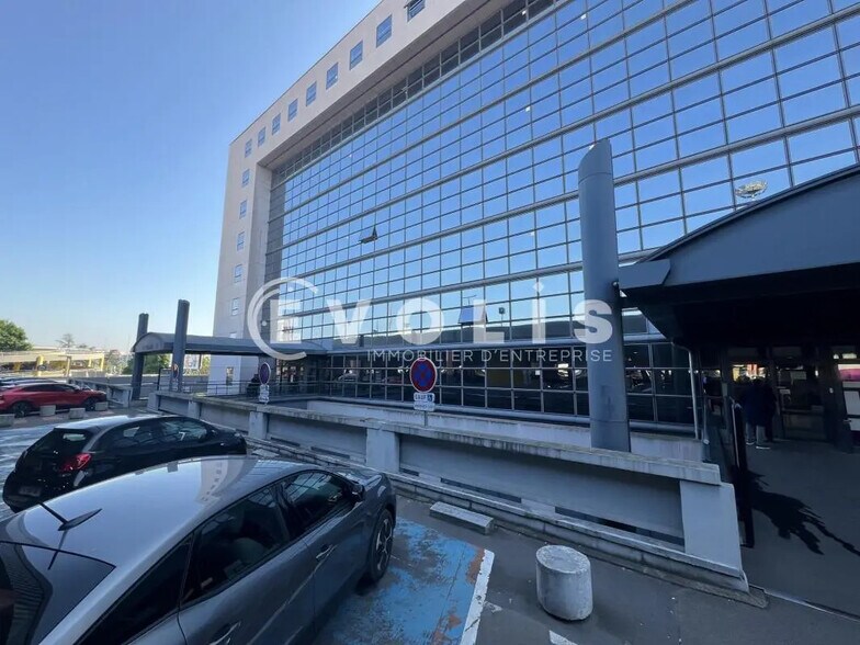 Bureau dans Créteil à louer - Photo de l’immeuble – Image 3 sur 27