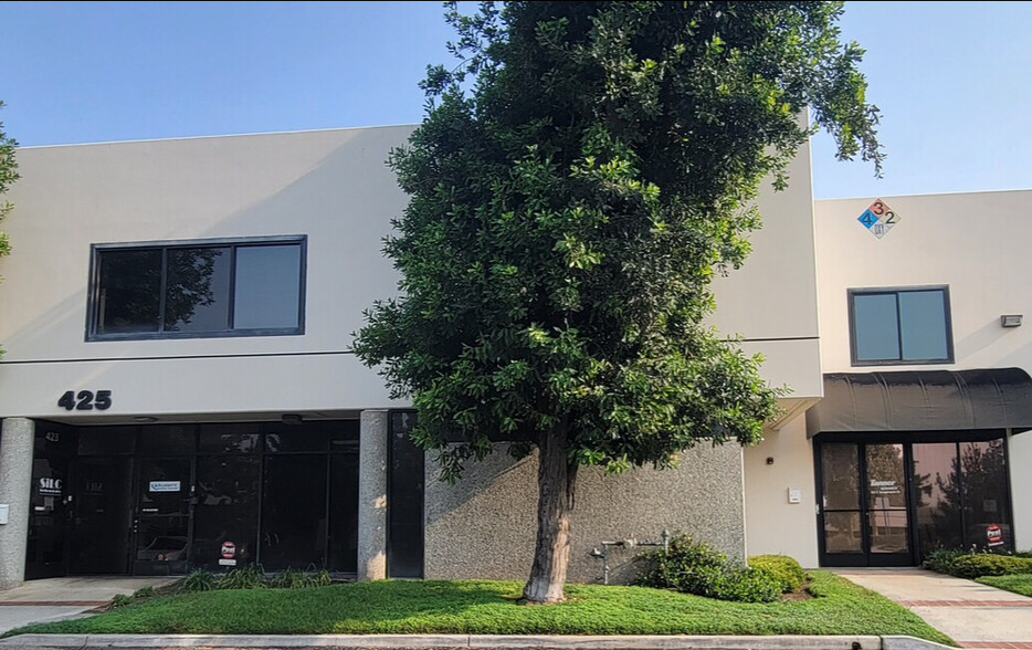 425 E Huntington Dr, Monrovia, CA à louer - Photo de l’immeuble – Image 2 sur 10