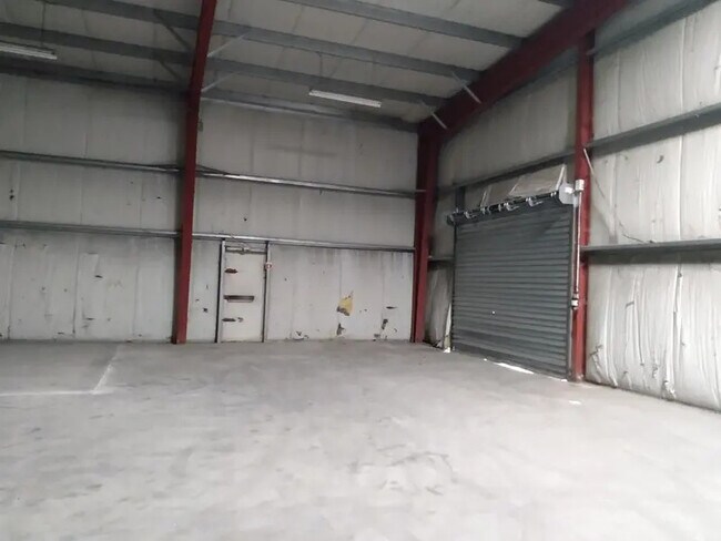 Plus de détails pour Local d’activités à vendre