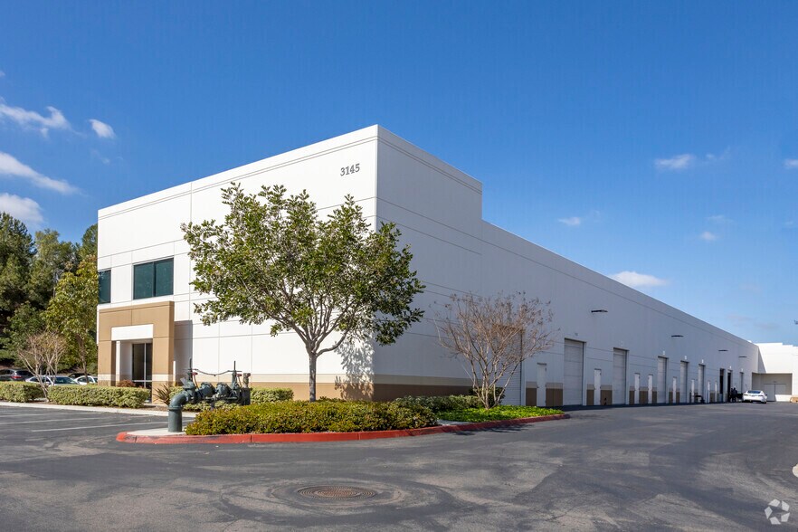 3145 Tiger Run Ct, Carlsbad, CA à louer - Photo de l’immeuble – Image 2 sur 6