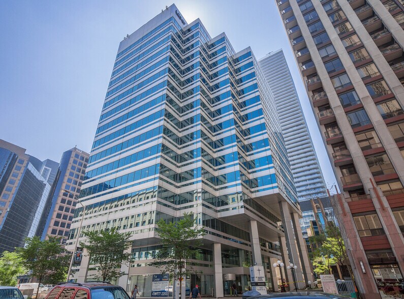 121 Bloor St E, Toronto, ON à louer - Photo de l’immeuble – Image 2 sur 5