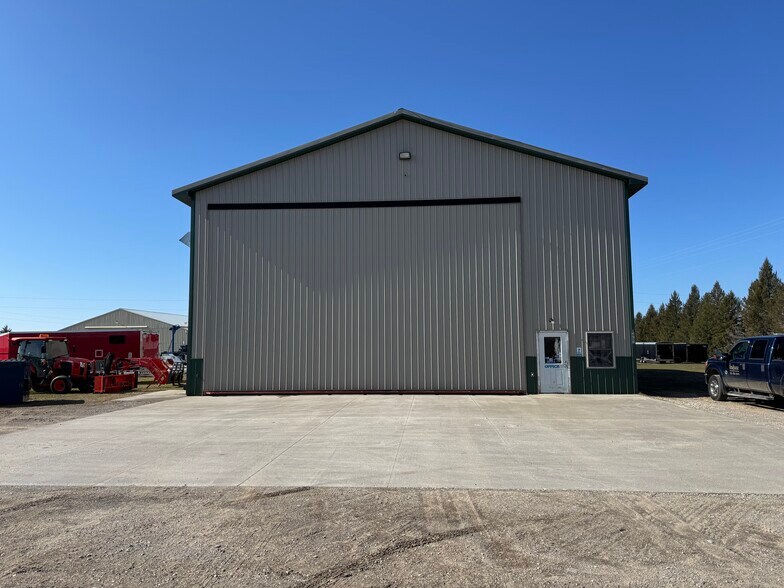 13703 Campbell Rd, Kewadin, MI à vendre - Photo de l’immeuble – Image 3 sur 23