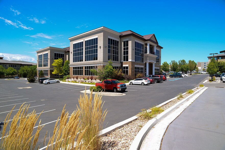 2961 W Maple Loop Dr, Lehi, UT à louer - Photo de l’immeuble – Image 1 sur 1