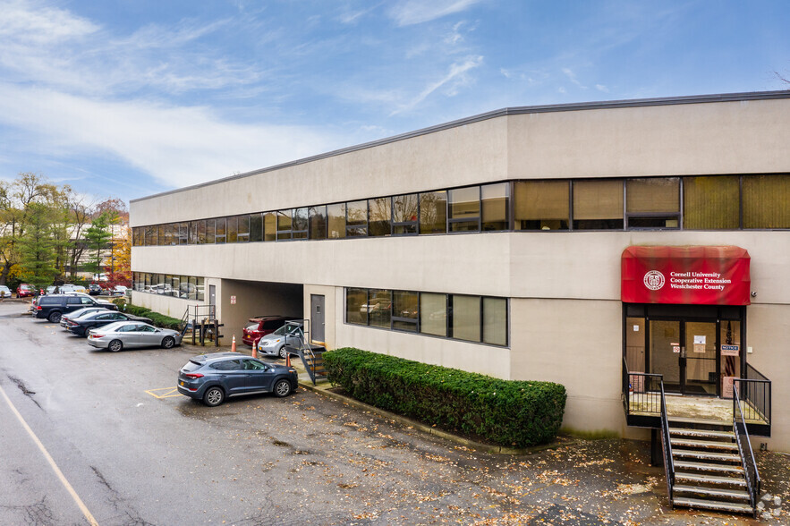 3 W Main St, Elmsford, NY à louer - Photo de l’immeuble – Image 3 sur 7