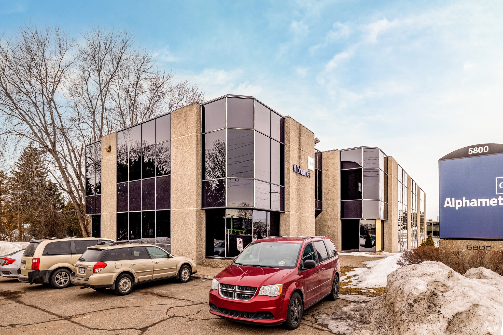 5800 Boul Thimens, Montréal, QC à vendre Photo principale– Image 1 sur 9