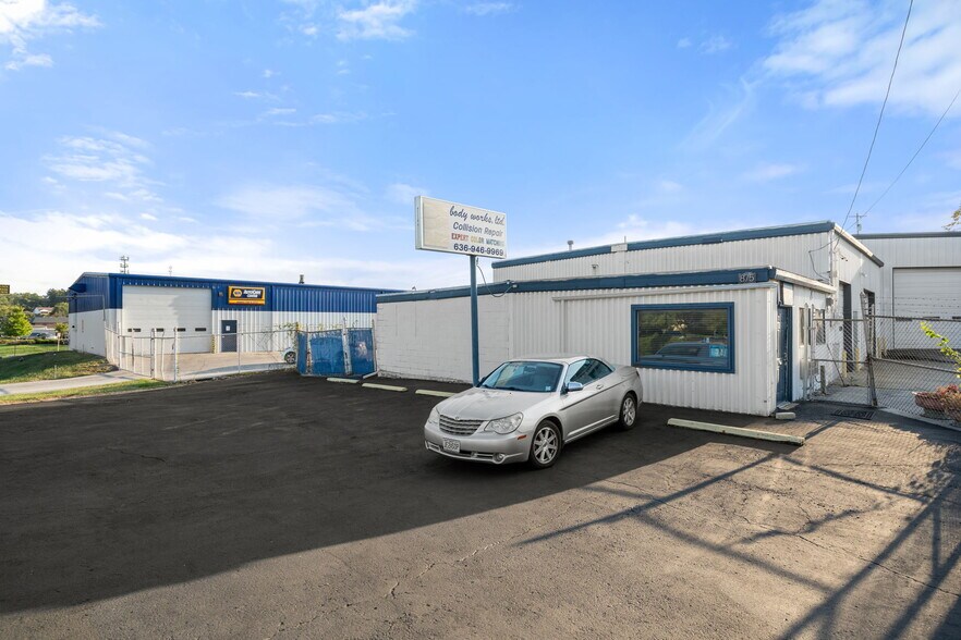 875 Friedens Rd, Saint Charles, MO à vendre - Photo de l’immeuble – Image 2 sur 15